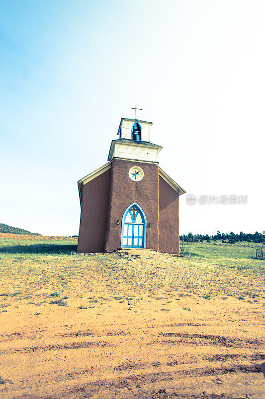 La Cueva(莫拉县)，NM:圣拉斐尔教堂